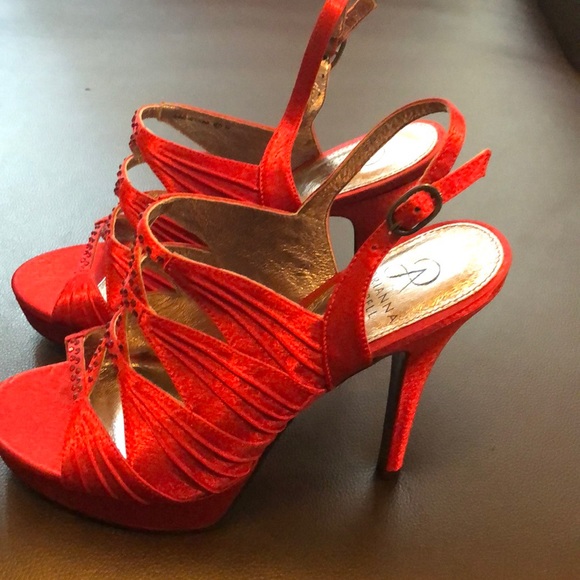 Heels - Picture 2 of 6